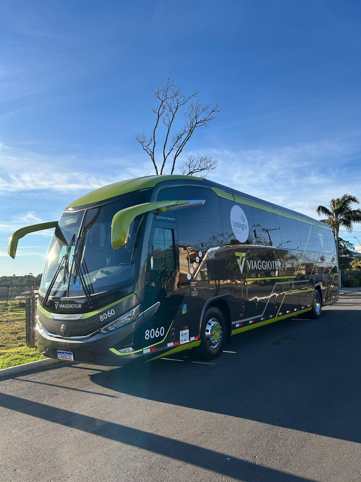 Na Viaggiotur DMC Incentive & Events, cada evento é pensado para ser único. Da personalização total ao cuidado em cada detalhe, garantimos acessibilidade, conforto e movimentação para transformar cada momento em uma experiência inesquecível.   Desde toda a organização, transfers exclusivos, aplicativo próprio até a presença da marca em todos os detalhes - inclusive na Maria Fumaça, privatizada especialmente para a empresa, com identidade visual aplicada na estação, nos vagões e na frente da locomotiva.   Assim foi a Convenção da Uniagro Negócios, que reuniu 700 pessoas, com acolhimento e excelência do início ao fim.
